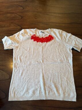 Women’s ' Light cream Short-Sleeve knit sweater top with Red Floral Applique